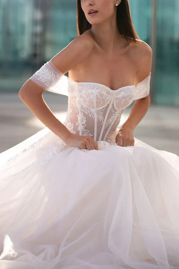 Abito da sposa in stile country con scollo a cuore e scollo a V